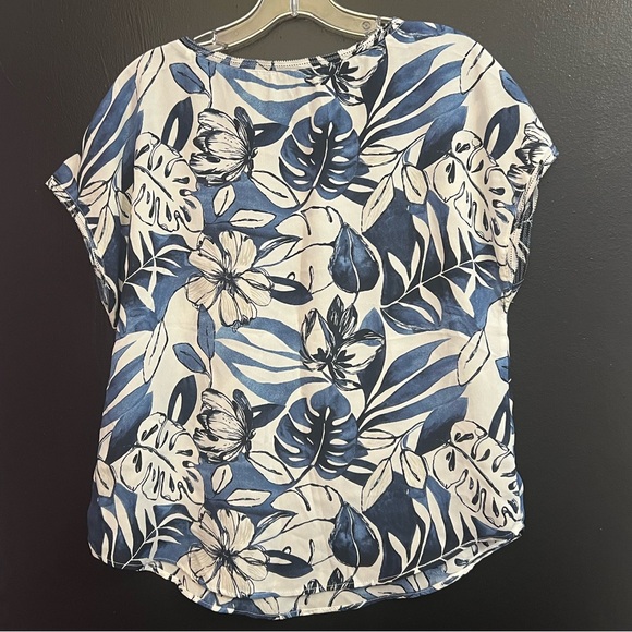 Banana Republic Blue and White Tropical Print Cap Sleeve Top - Picture 2 of 4